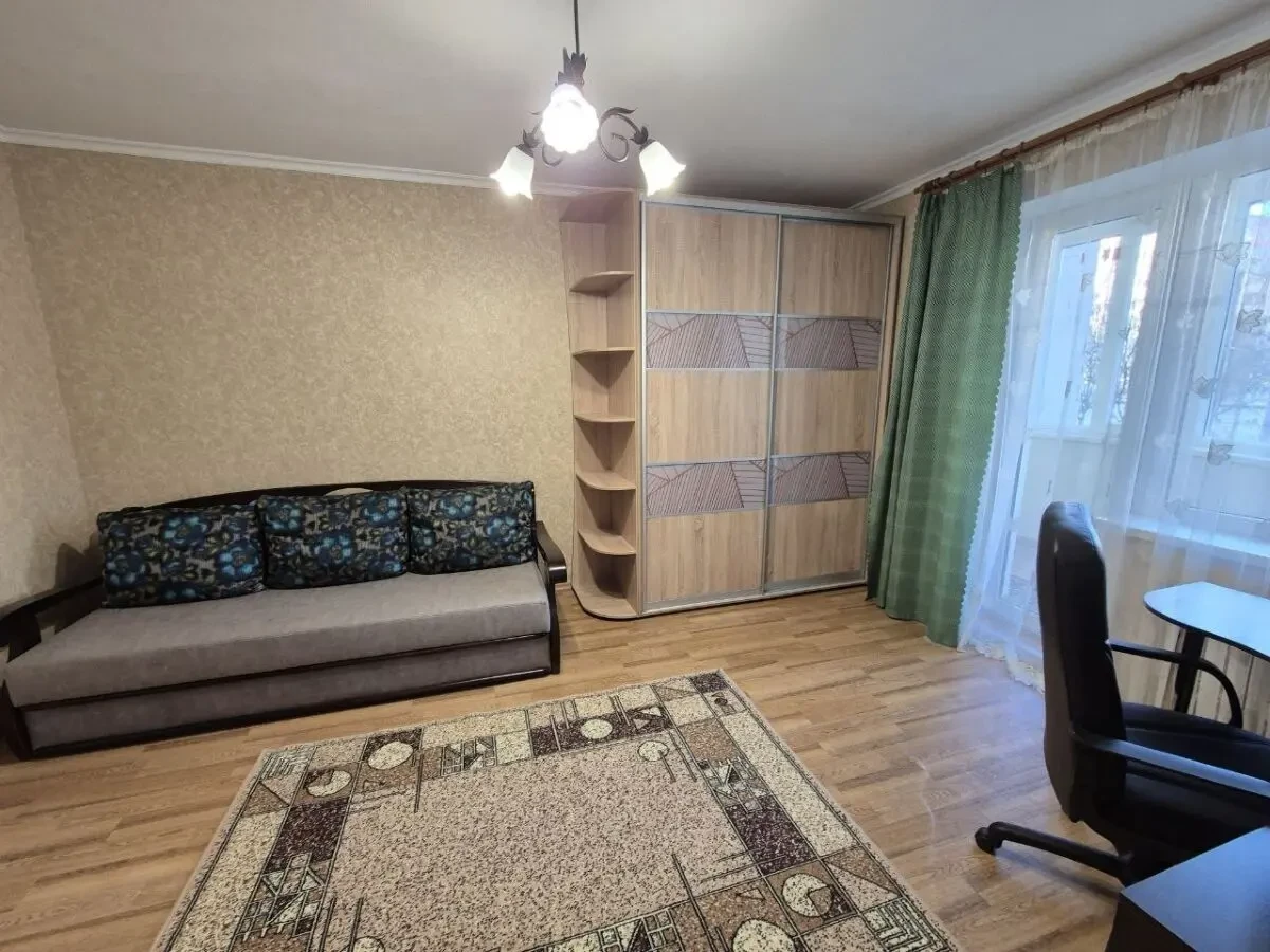 Продам 1 кімнатну квартиру 45 м Лівобережний-3 6