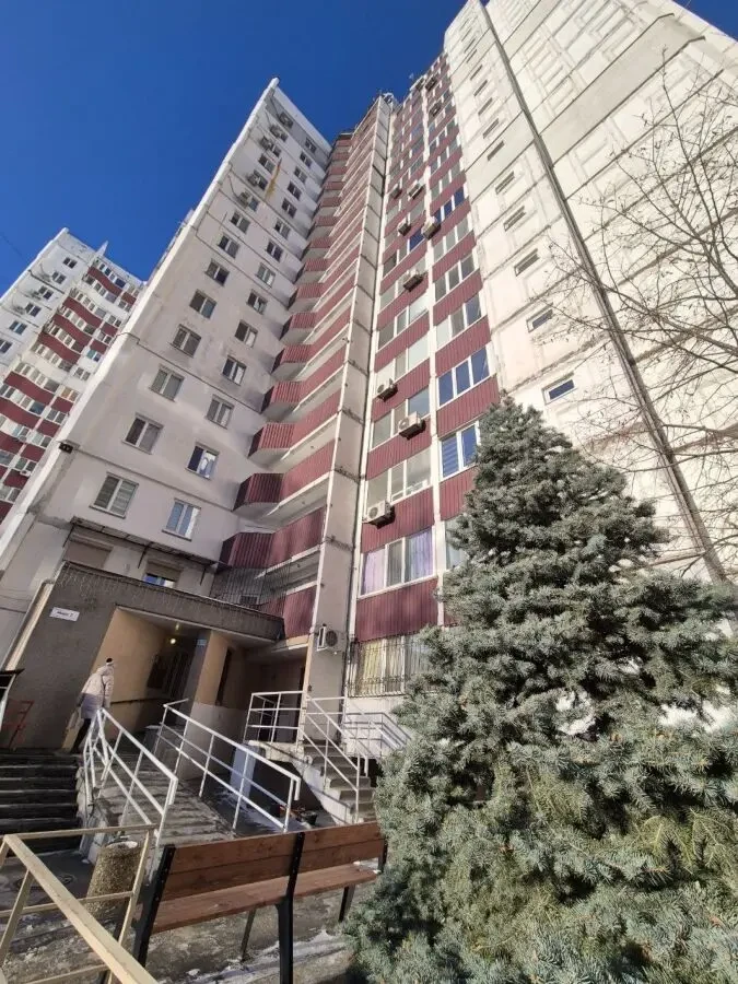 Продам 1 кімнатну квартиру 45 м Лівобережний-3 4