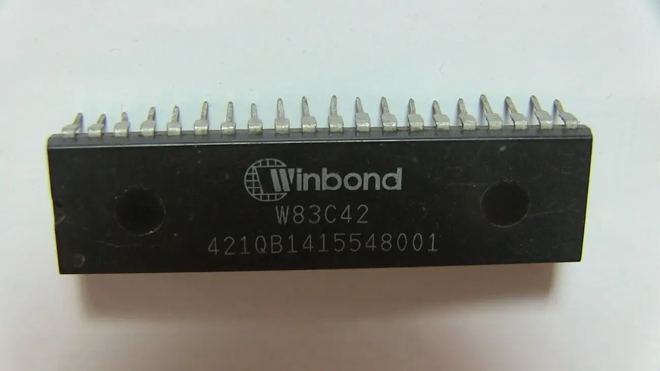 Микросхема Winbond W83C42 контроллер клавиатуры на материнку 486 2