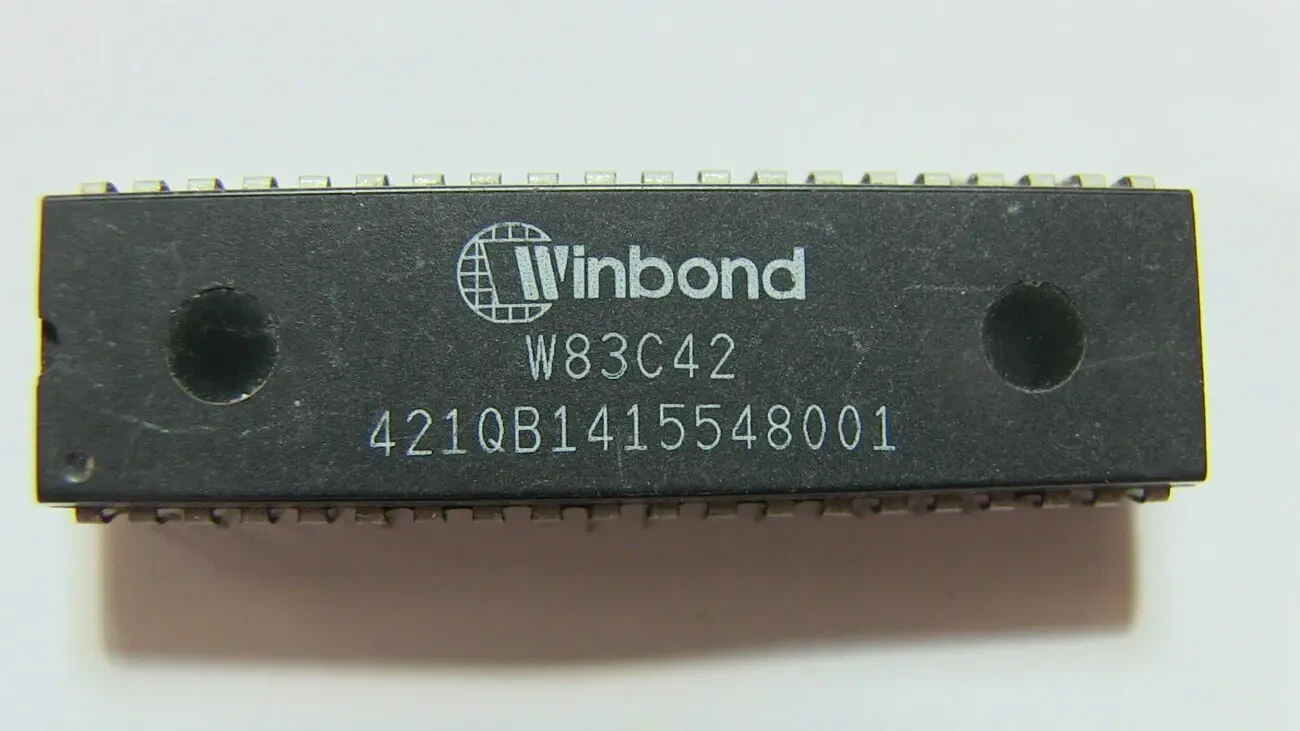 Микросхема Winbond W83C42 контроллер клавиатуры на материнку 486