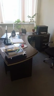 Стіл керівника Ньюмен