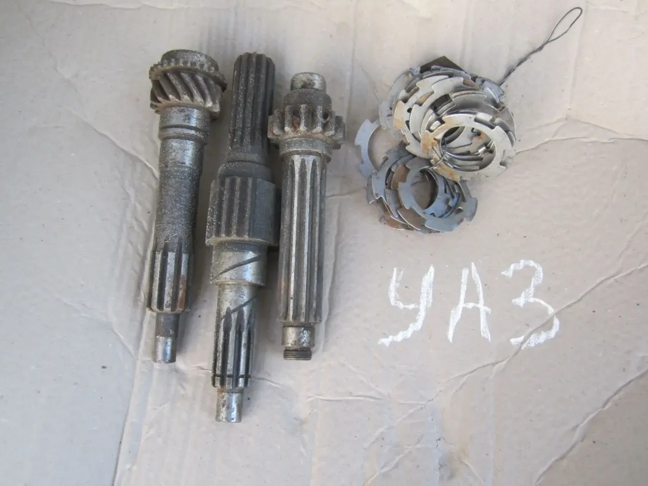 Запчасть автомобиля УАЗ 2