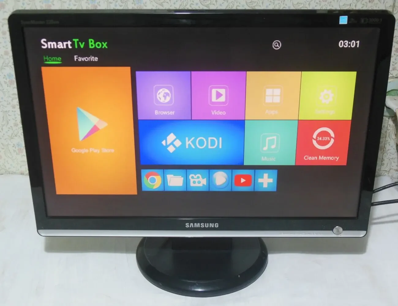 Монитор Samsung c кабелями. 23 дюйма. 2