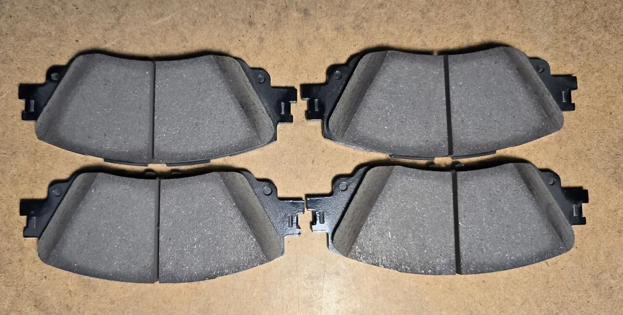 Гальмівні колодки Toyota передні 04465-33480 оригінал комплект 2