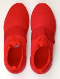 Нові яскраві червоні кросівки, легкі та стильні