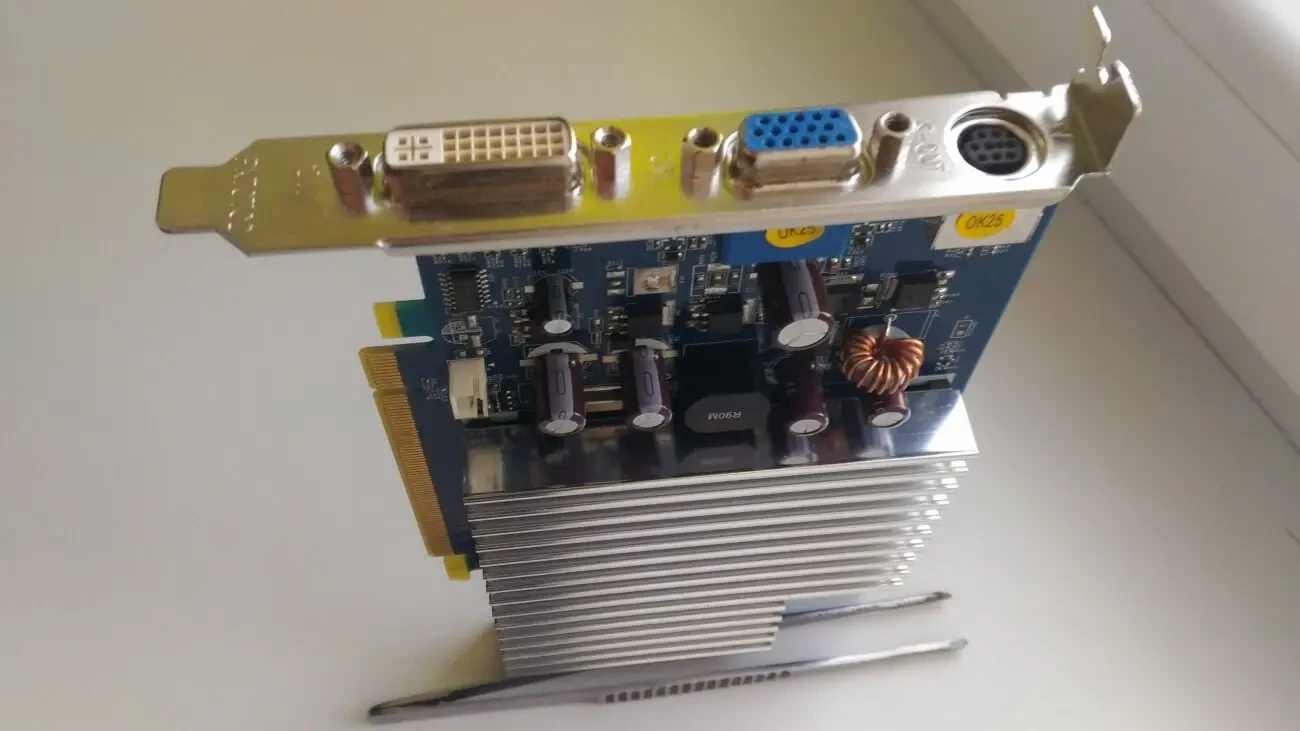 Відеокарта GIGABYTE NVIDIA GeForce 8