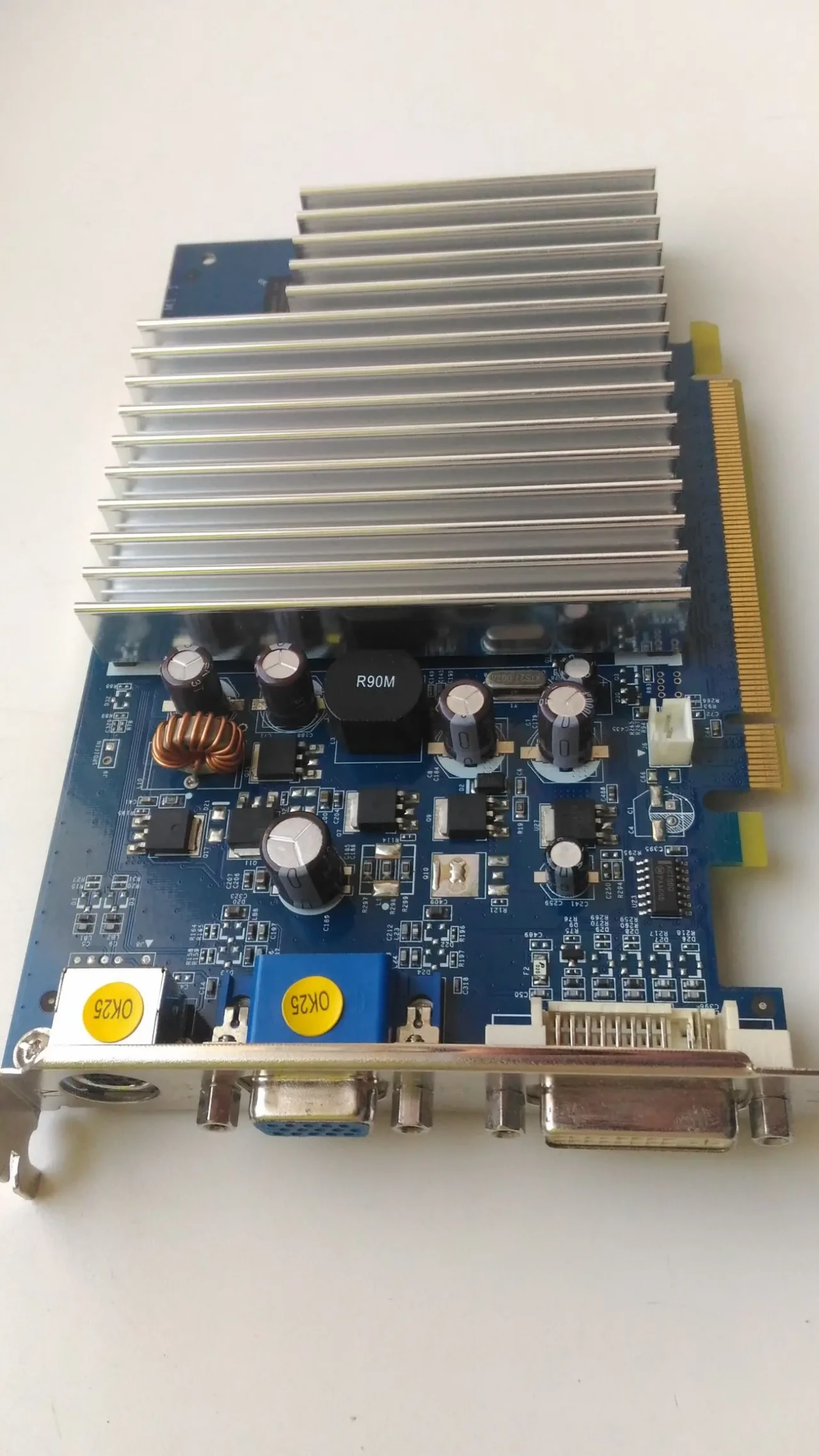 Відеокарта GIGABYTE NVIDIA GeForce 7