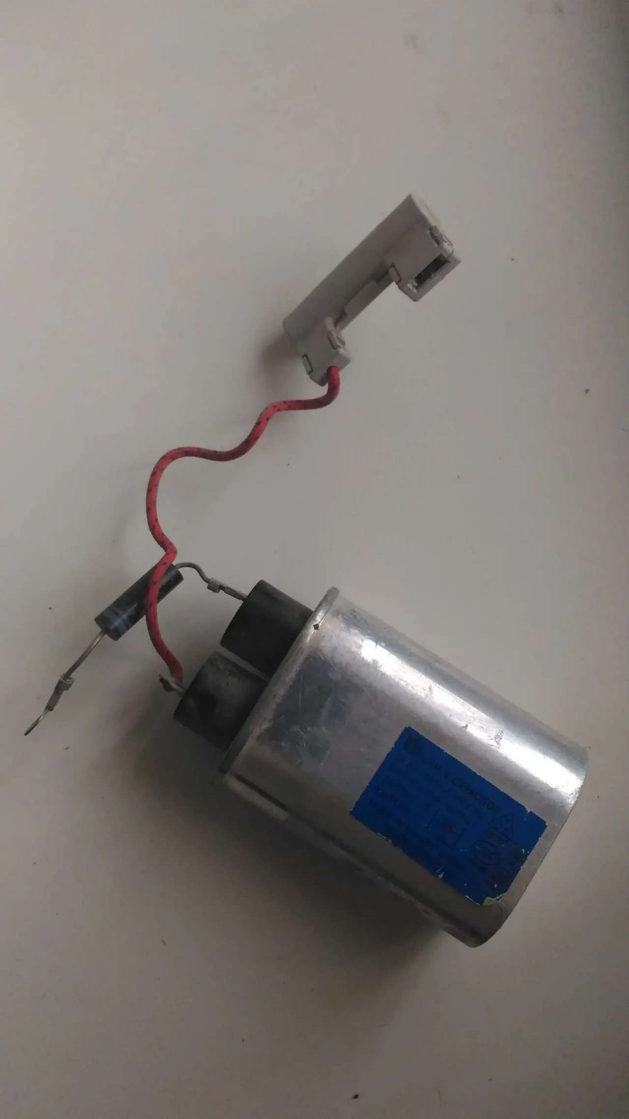 Кондинсатор з двума резісторами 6