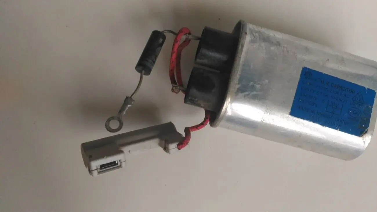 Кондинсатор з двума резісторами 7