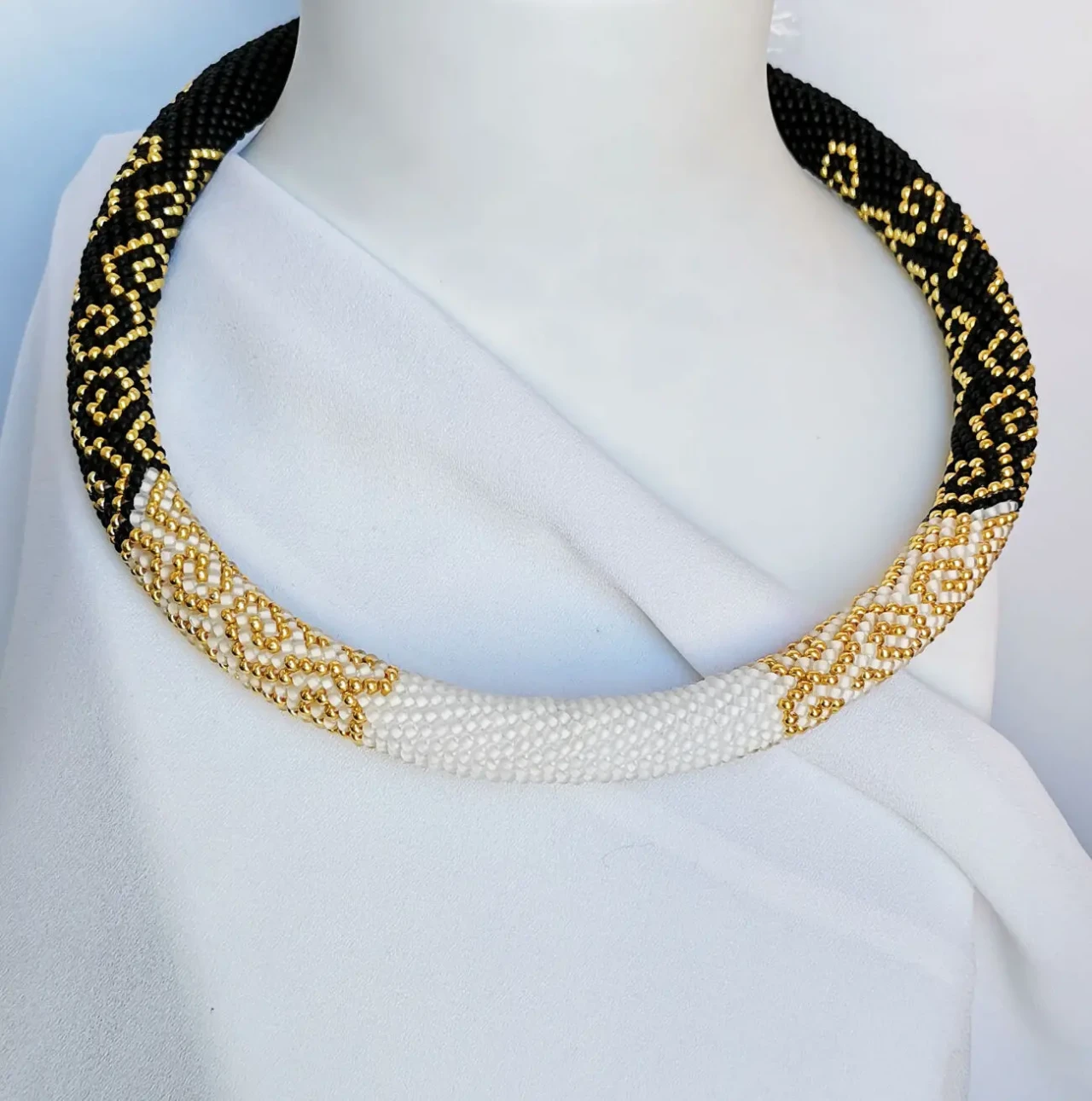 Прикраса із бісеру кольє-джгут Гармонія розкоші 5