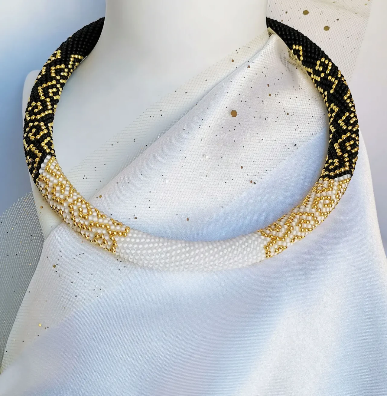 Прикраса із бісеру кольє-джгут Гармонія розкоші 2