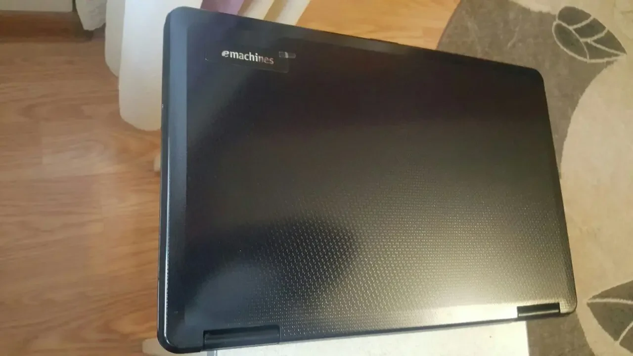 Нотбук Aser швидкий у роботі 10