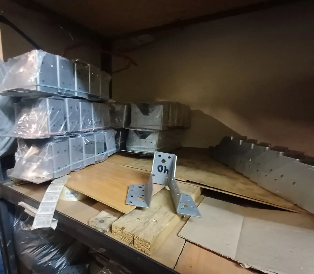 Кутник універсальний з ребром жорсткості 145×145×95 2,5 мм 9