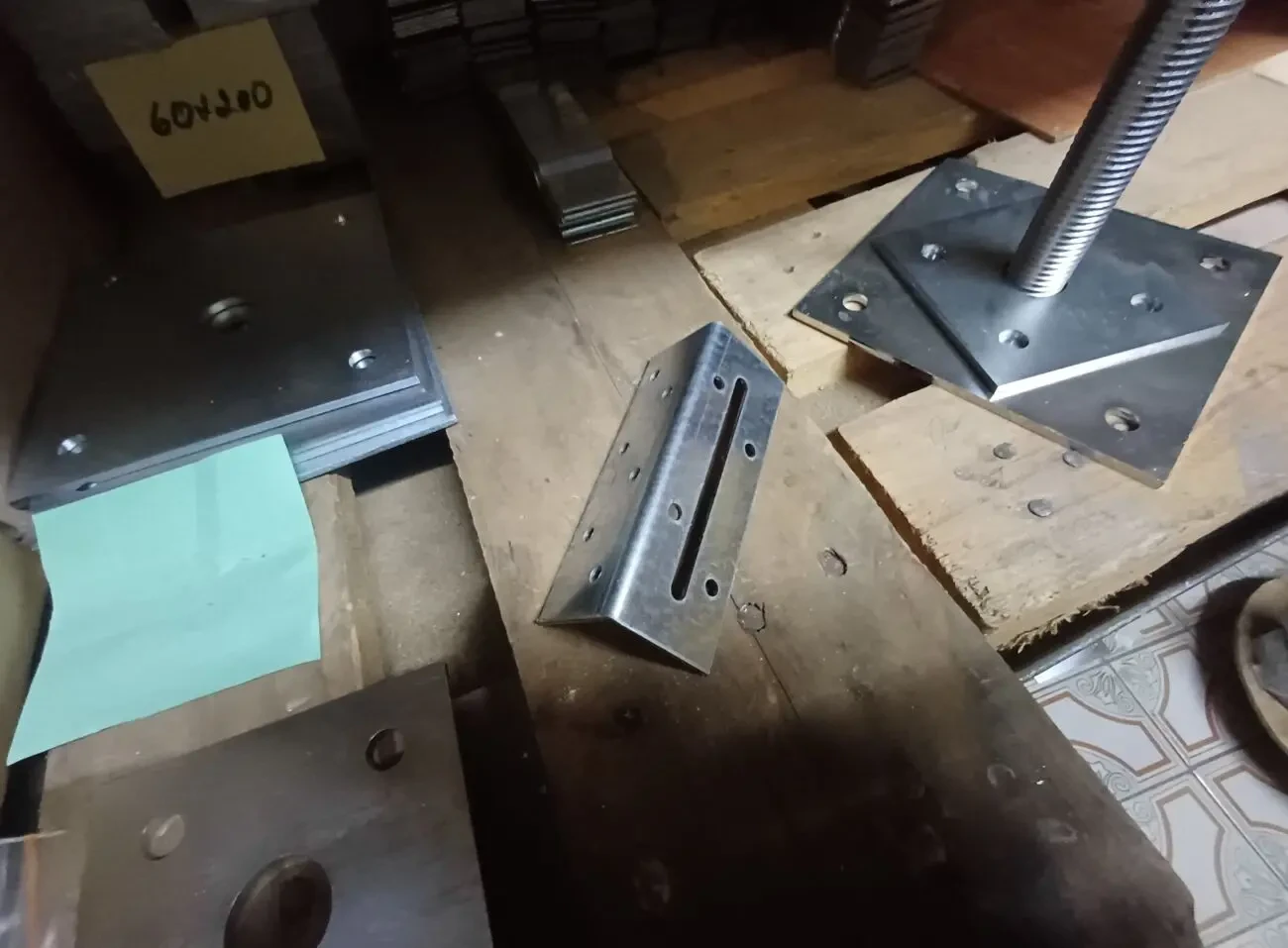 Кутник універсальний з ребром жорсткості 145×145×95 2,5 мм 10