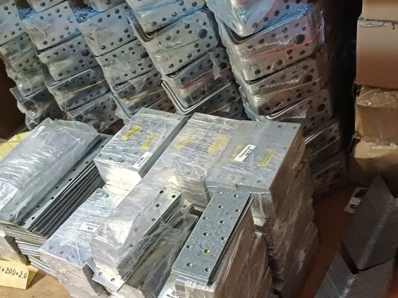 Кутник універсальний з ребром жорсткості 145×145×95 2,5 мм 8