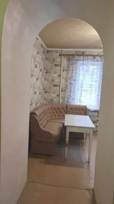 1 - комн. 38,5 м. кв. Чешка, ж/м Тополь-3. Состояние жилое, свободна. 5