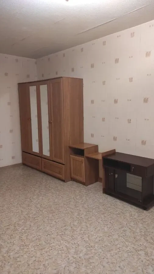 1 - комн. 38,5 м. кв. Чешка, ж/м Тополь-3. Состояние жилое, свободна. 3