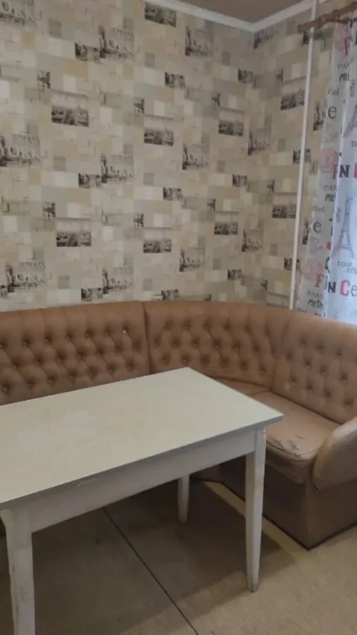 1 - комн. 38,5 м. кв. Чешка, ж/м Тополь-3. Состояние жилое, свободна. 6