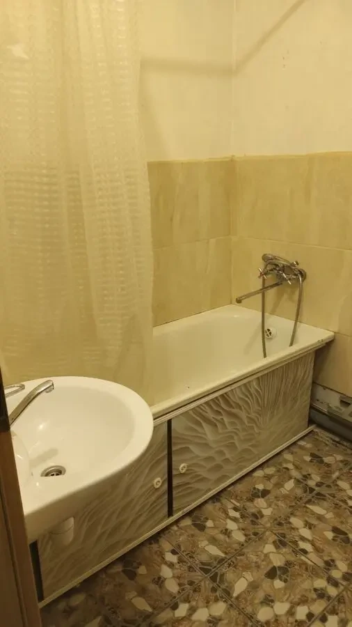 1 - комн. 38,5 м. кв. Чешка, ж/м Тополь-3. Состояние жилое, свободна. 9