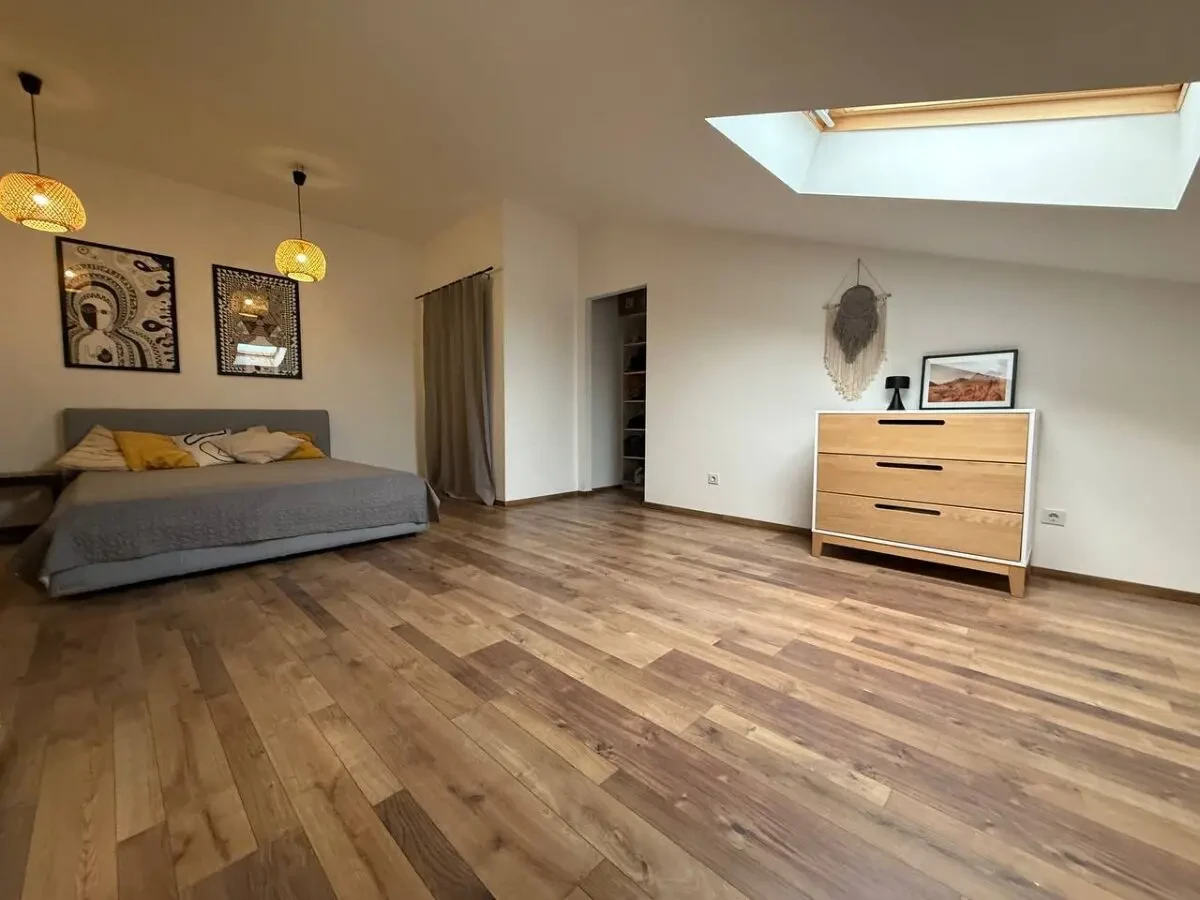 Продаж дворівневої квартири з панорамними вікнами 3