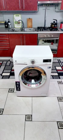 Пралка Electrolux, 7кг, інвертор