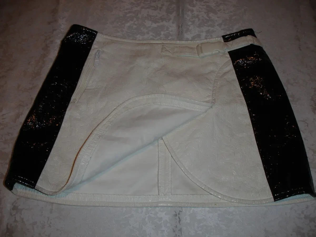 Юбка/СПІДНИЦЯ S-ка світла під ЛАКОВАНУ шкіру, на запах. gianni. 9