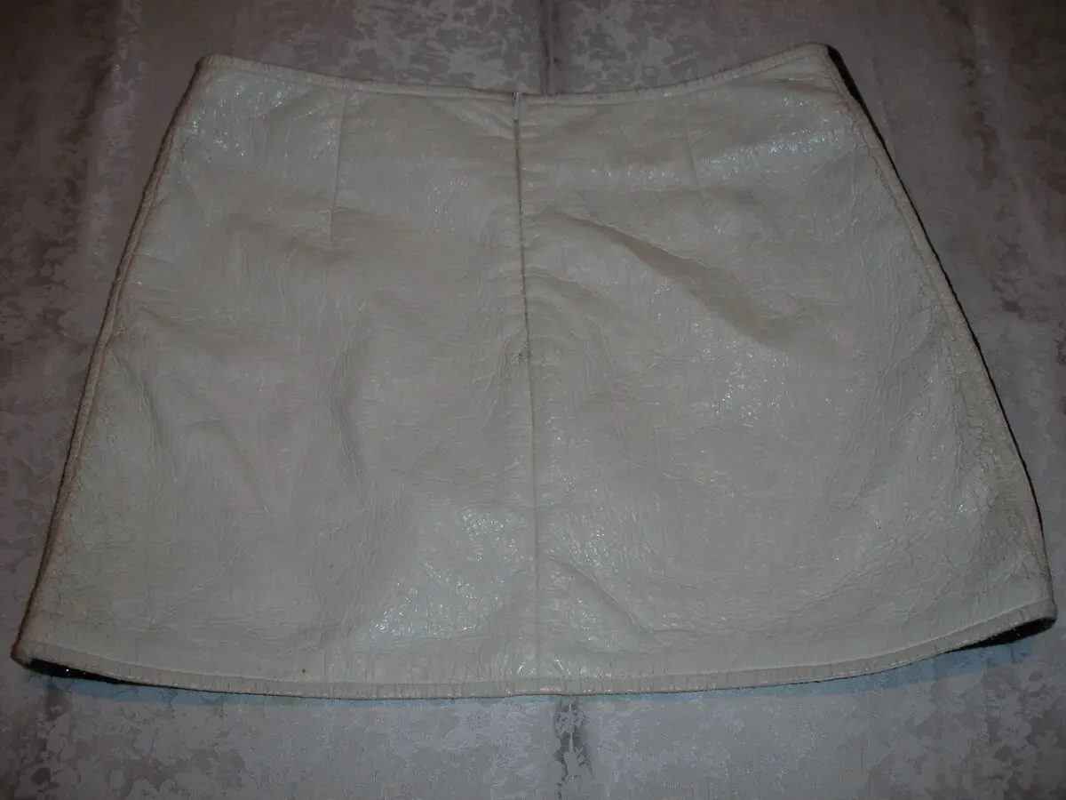 Юбка/СПІДНИЦЯ S-ка світла під ЛАКОВАНУ шкіру, на запах. gianni. 2