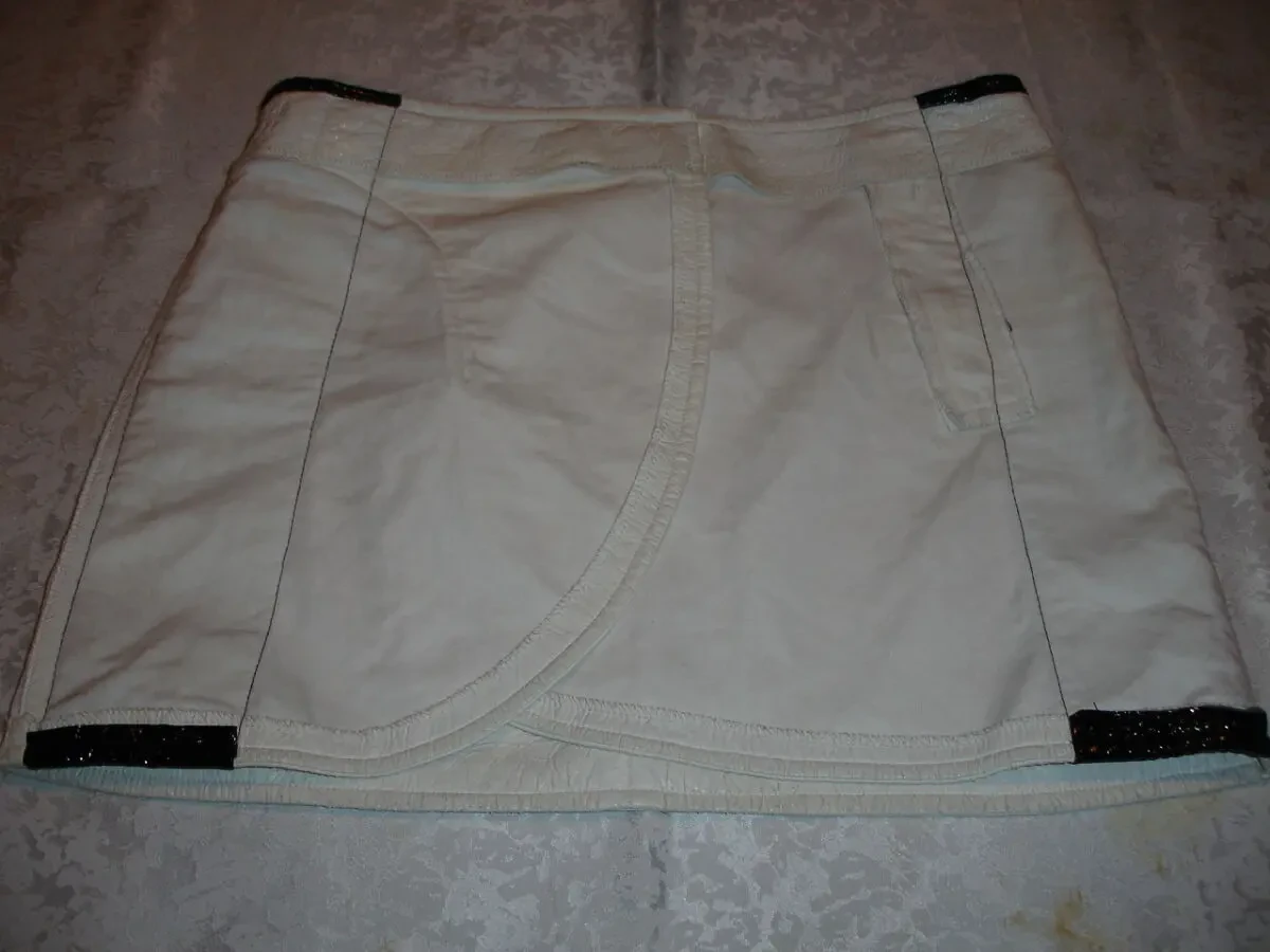 Юбка/СПІДНИЦЯ S-ка світла під ЛАКОВАНУ шкіру, на запах. gianni. 5