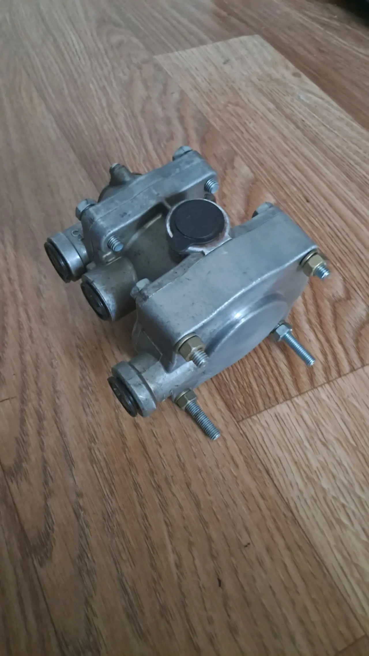 Клапан управления тормозами прицепа КАМАЗ 3