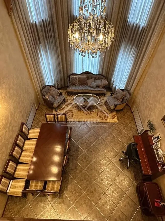 Продаж великого будинку на 95 кварталі 2