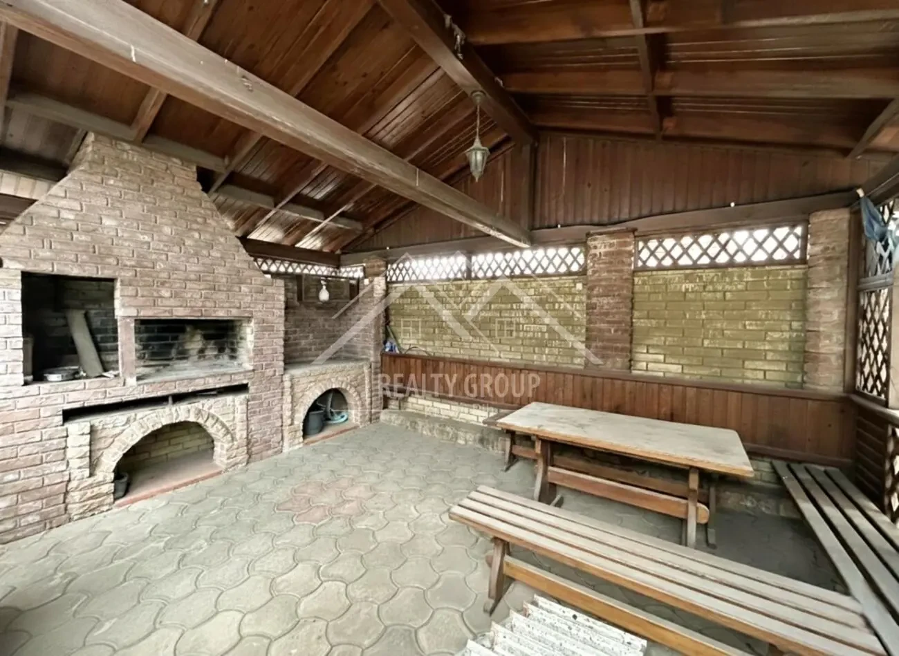 Продаж великого будинку на 95 кварталі 9