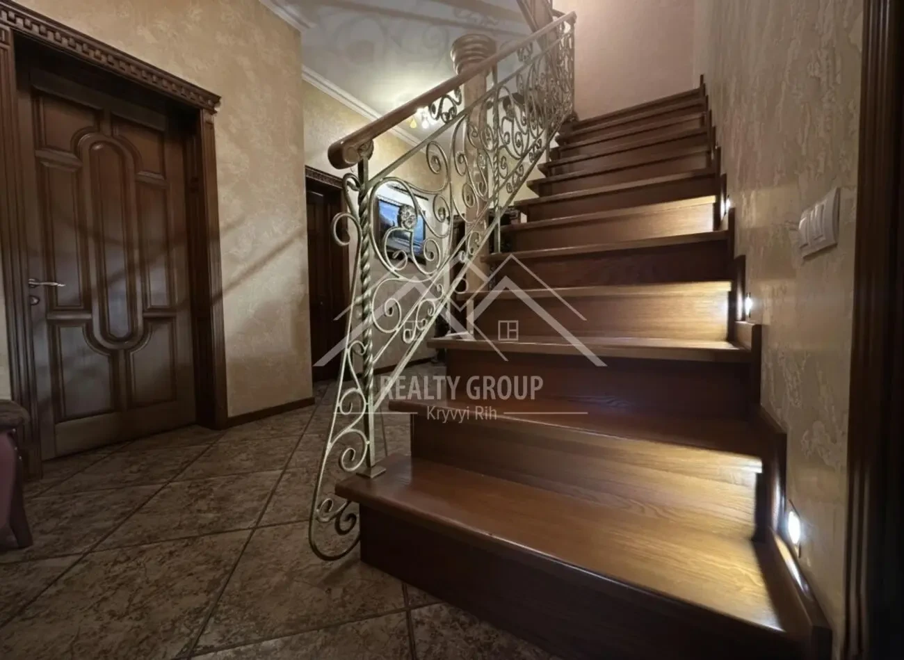 Продаж великого будинку на 95 кварталі 6