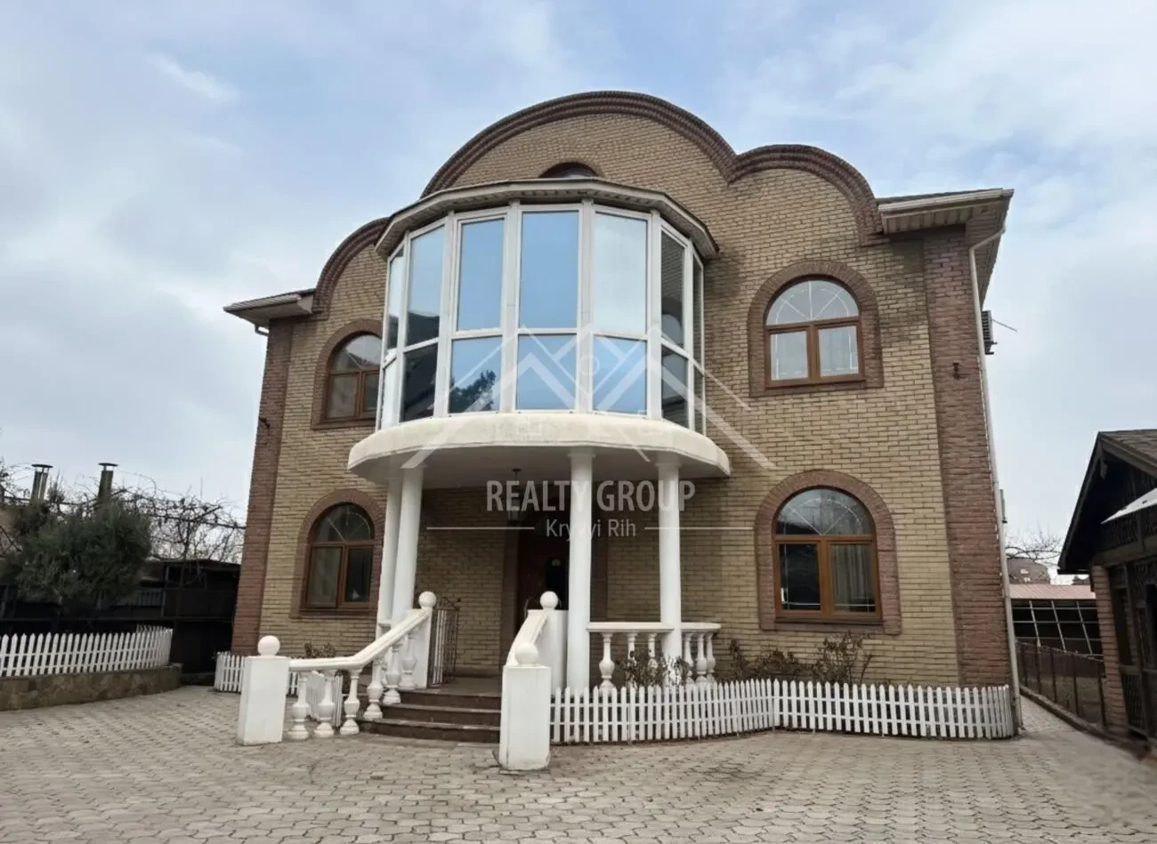 Продаж великого будинку на 95 кварталі 8