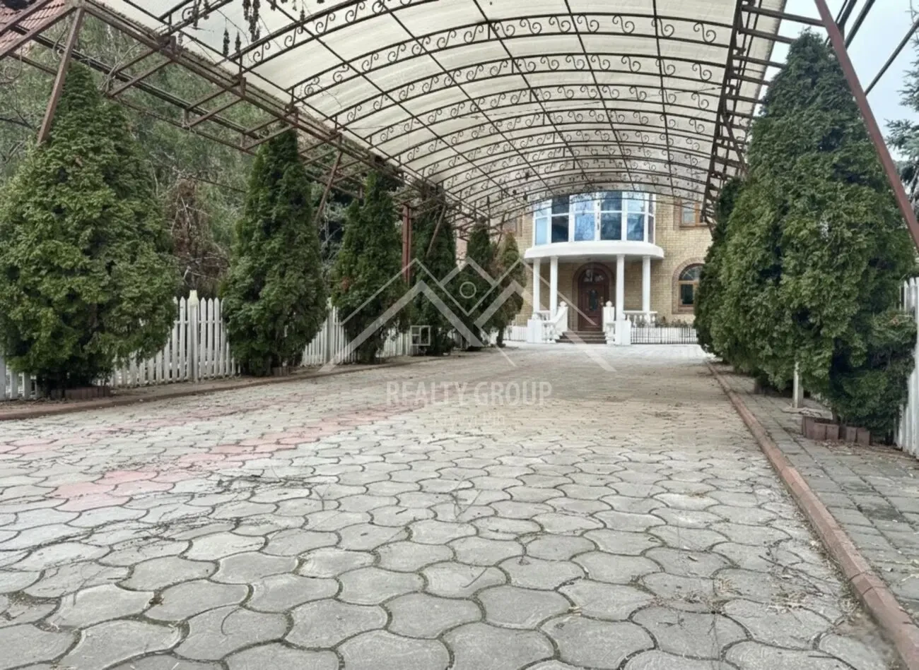 Продаж великого будинку на 95 кварталі 10