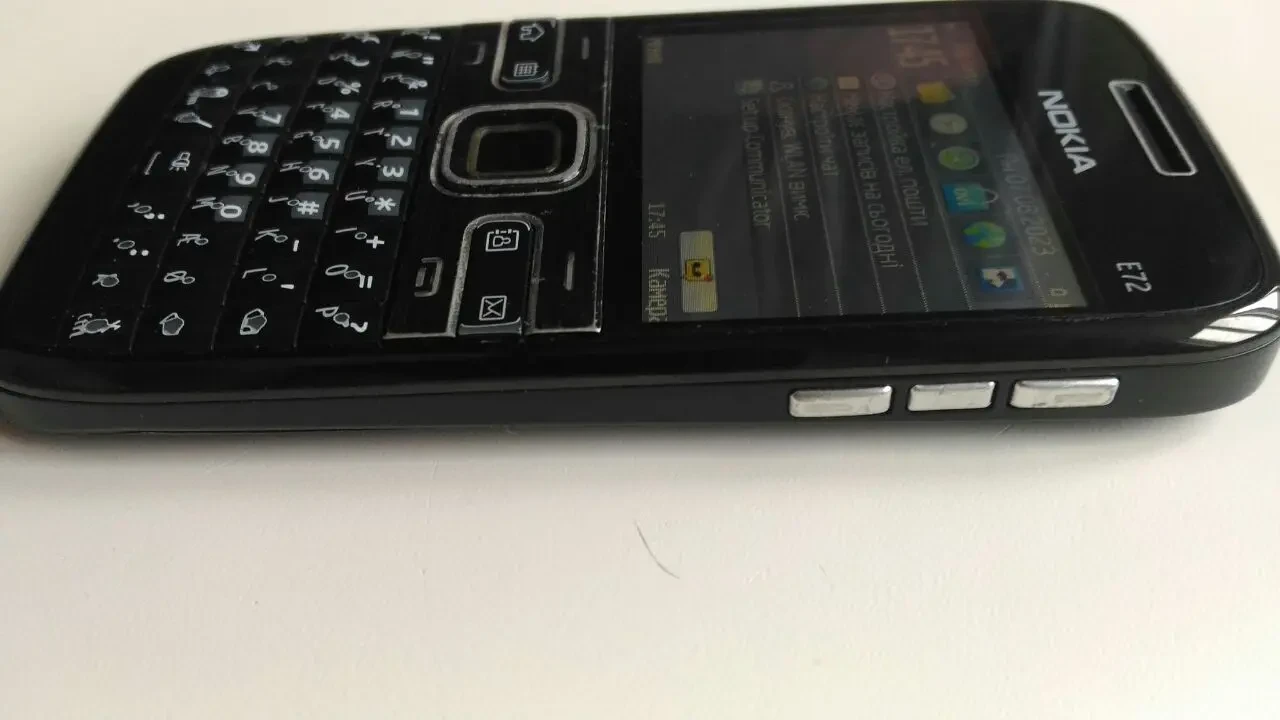 Nokia E72 Телефон 9