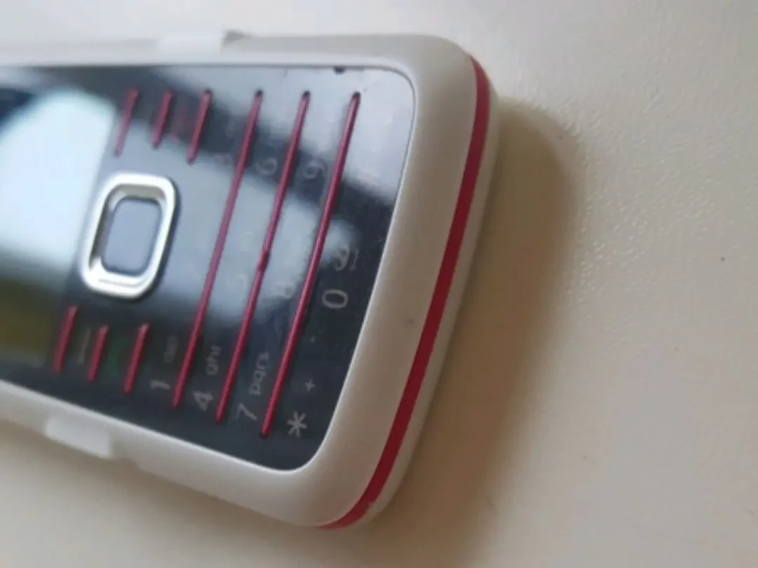 Nokia 7210 Телефон 4