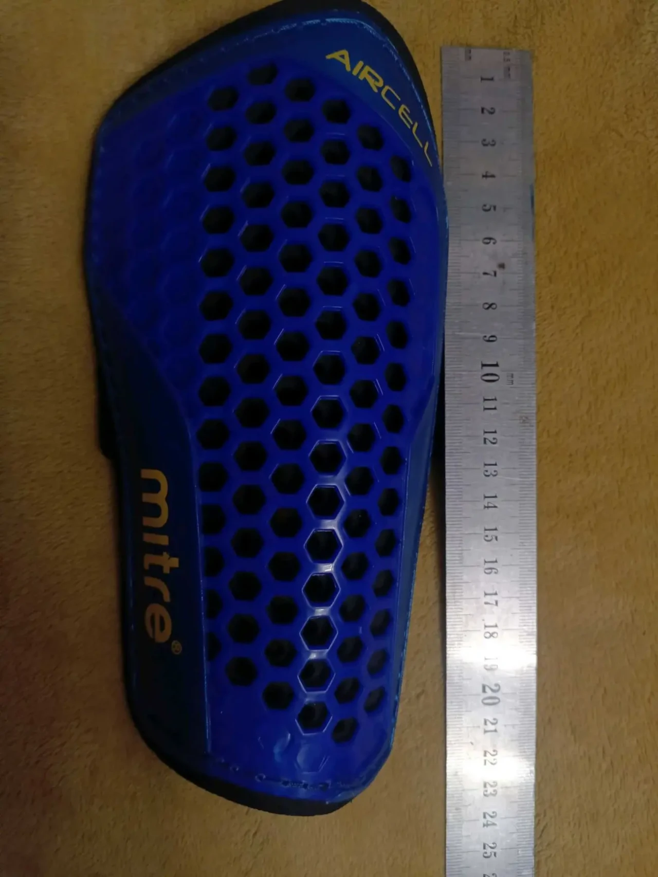 Щитки футбольні MITRE 5