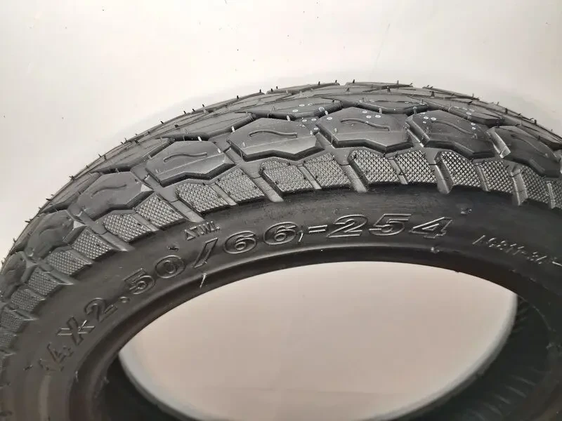 Шина 14 х 2,50 безкамерна 3