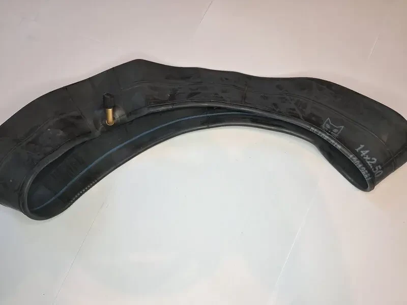 Камера 14 х 2.50 з зігнутим штуцером 2