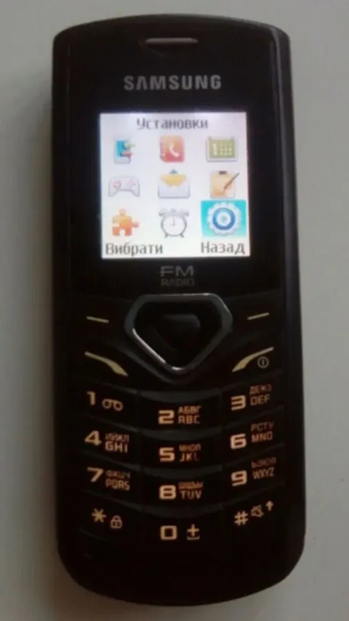 Samzung GT-1117T  Телефон 8