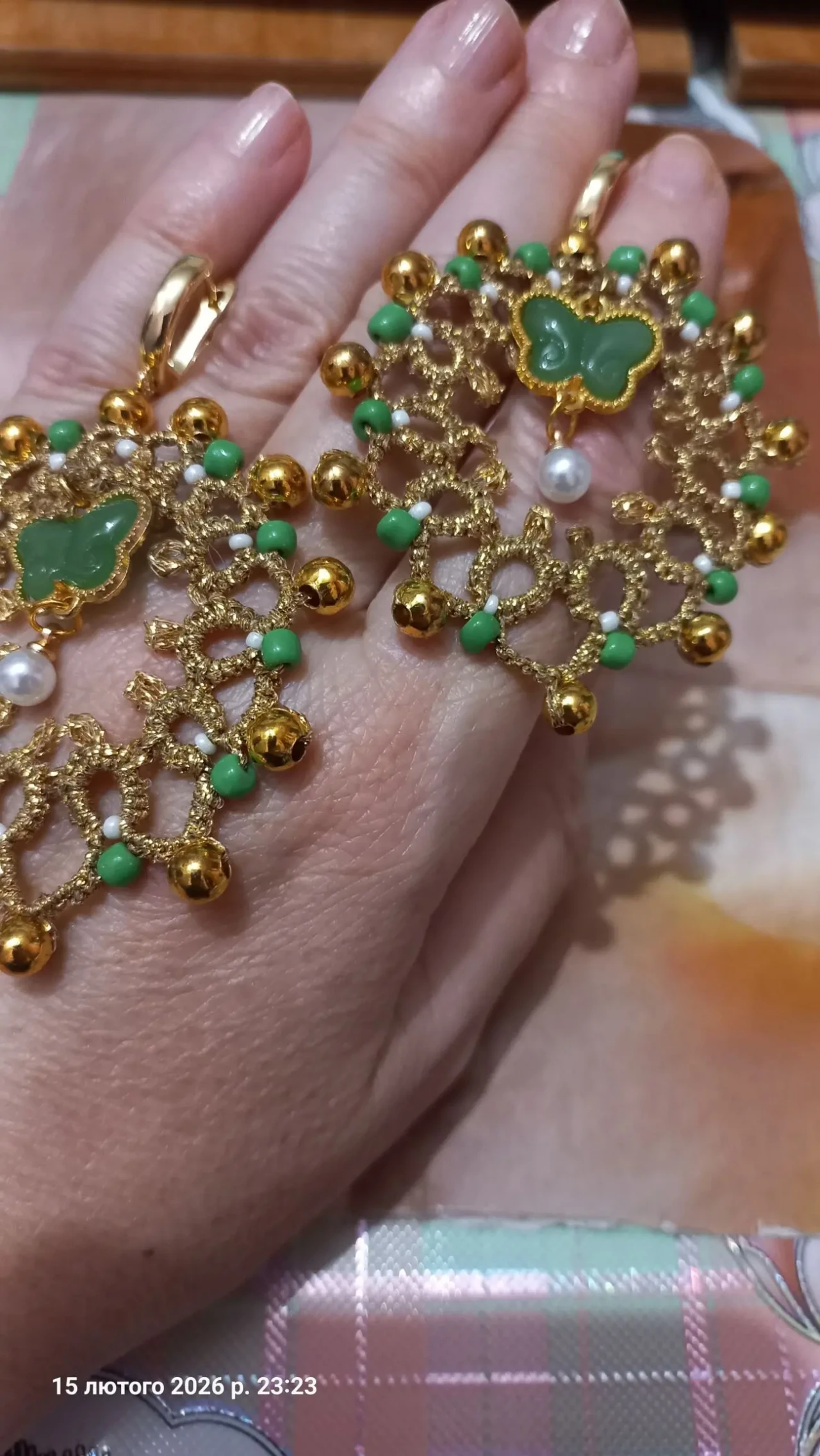 Сережки мереживні з зеленими бабками . Фріволіте анкарс 5