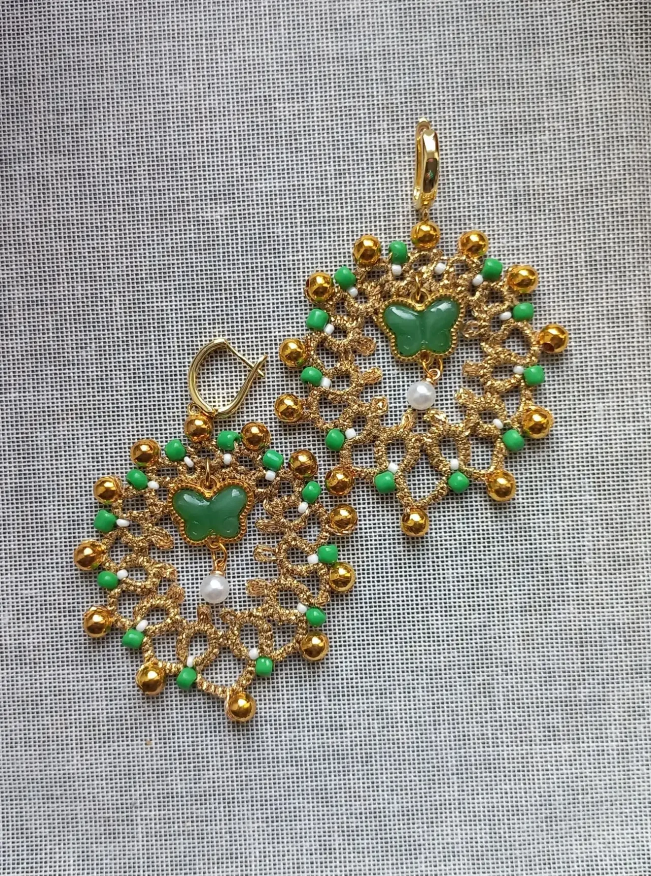 Сережки мереживні з зеленими бабками . Фріволіте анкарс 4