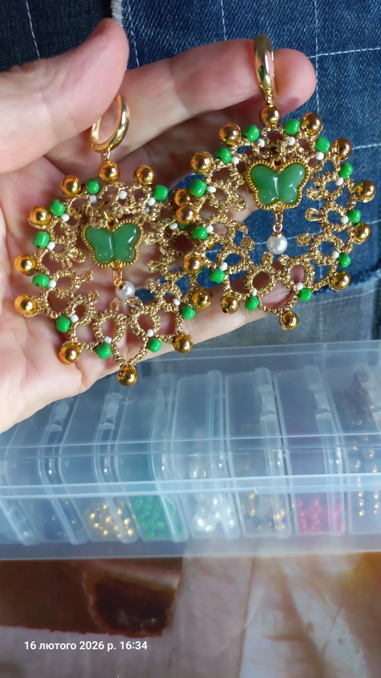 Сережки мереживні з зеленими бабками . Фріволіте анкарс 6