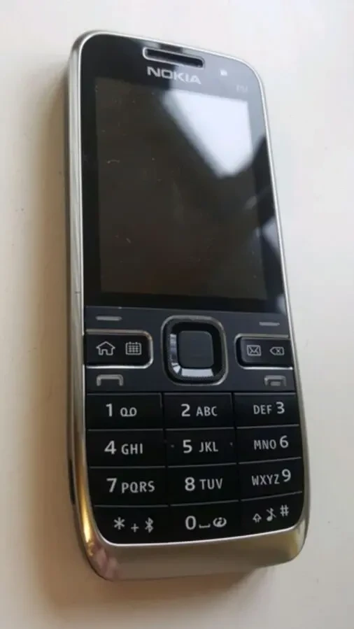 Nokia E52-1