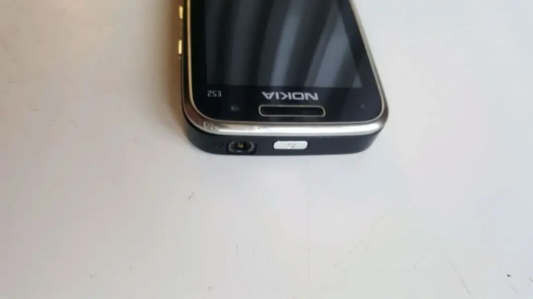 Nokia E52-1 10