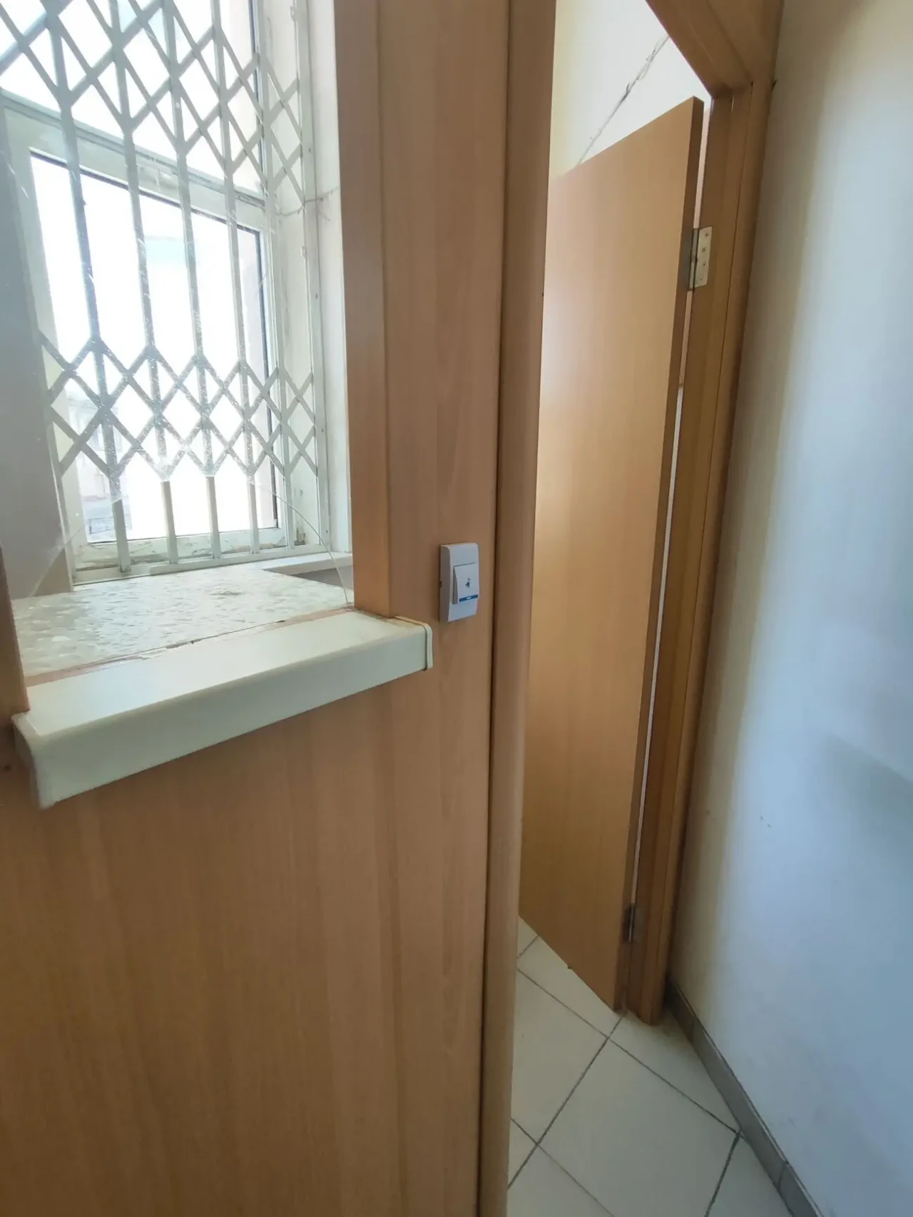 Сдам коммерческое помещение 4кв.м. под услуги - ремонт телефонов 2