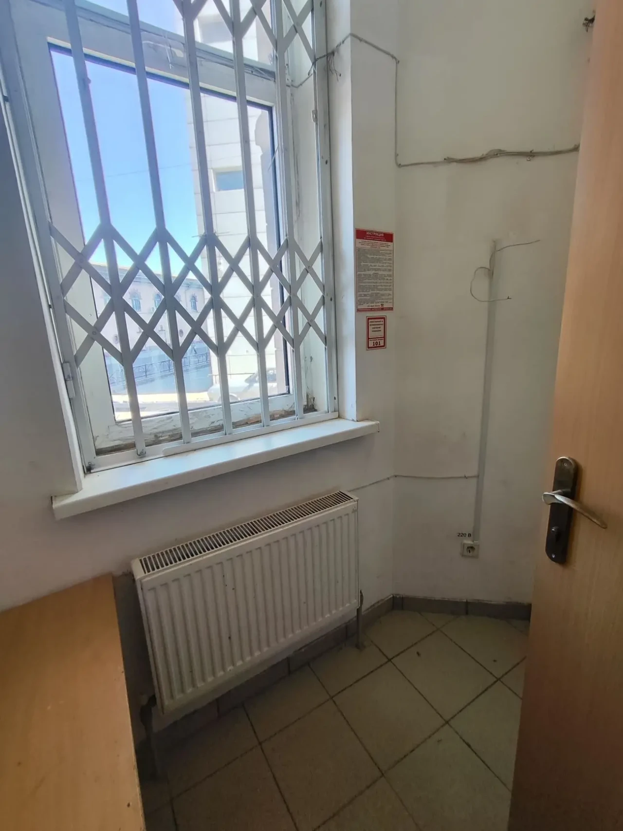 Сдам коммерческое помещение 4кв.м. под услуги - ремонт телефонов 5