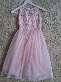 Розовое нарядное пышные платье на девочку 128-140