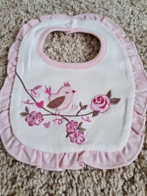 Слюнявчик на малышку