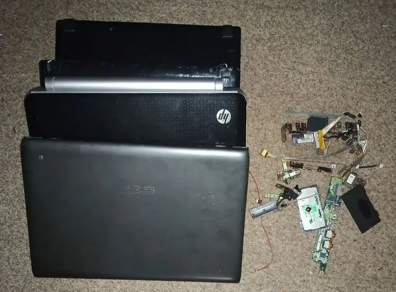 Три нетбука не комплектные